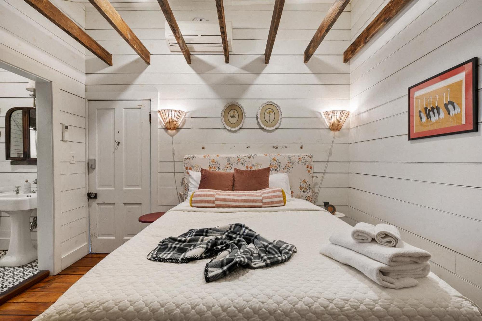 Frankfort Hideaway Urban Retreat In *